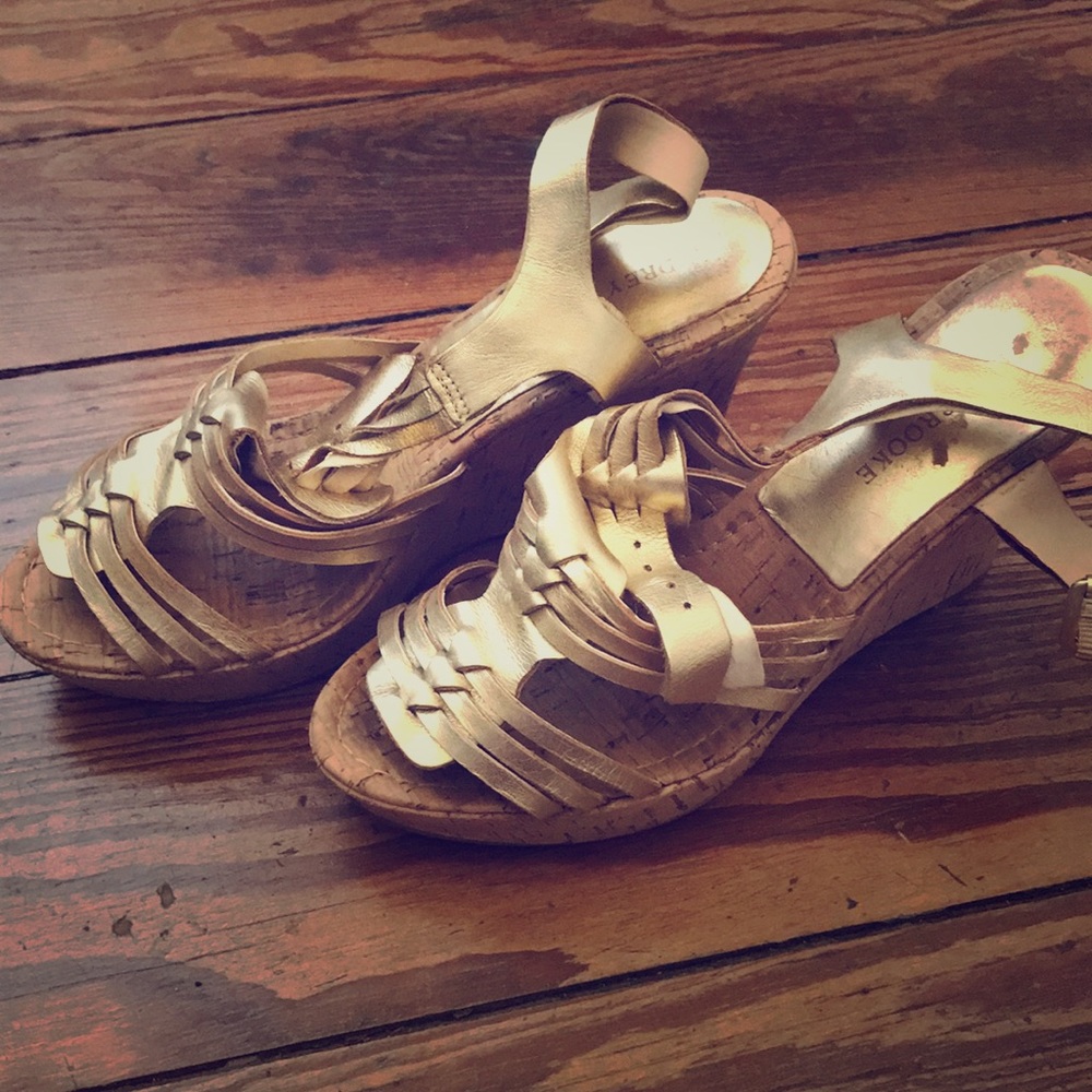 Platform sandals for summer— gold!